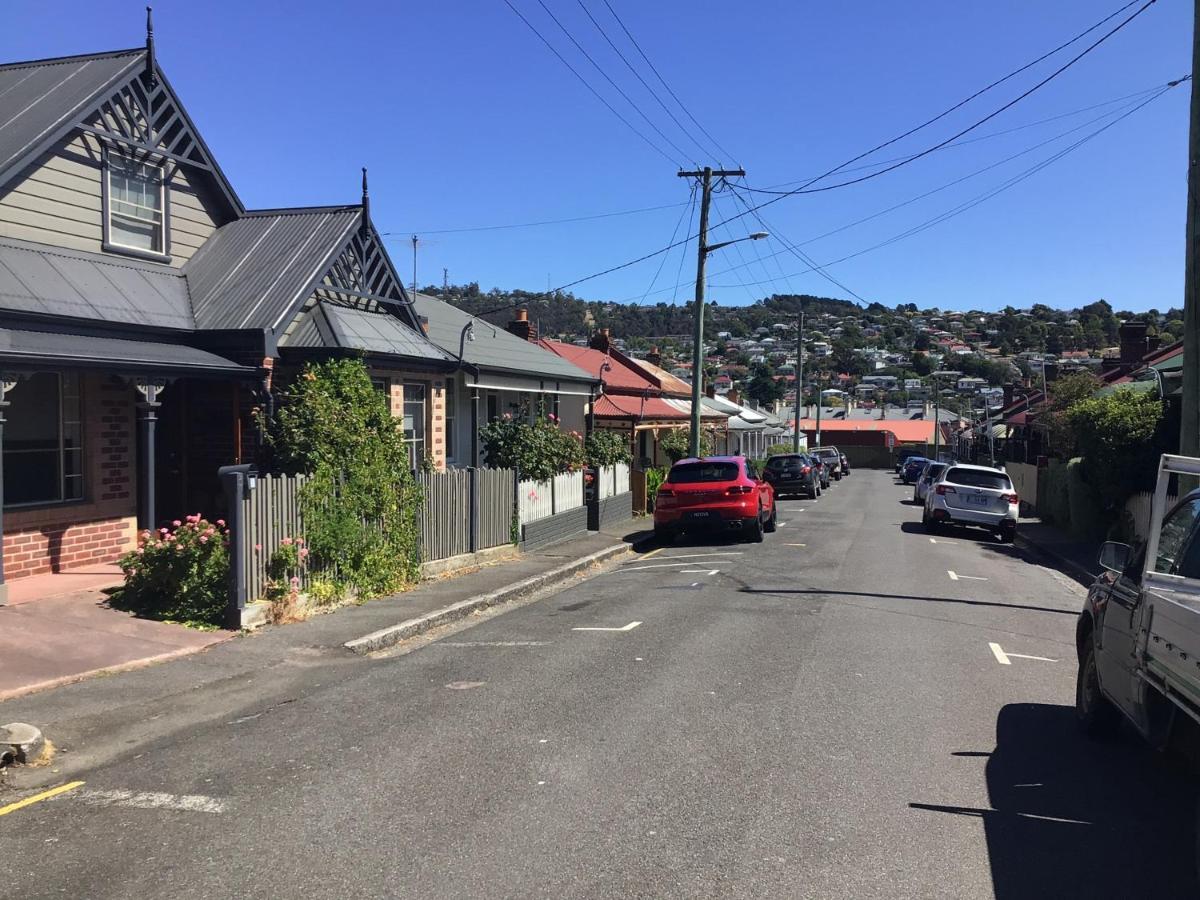 City Townhouse Walking Distance To City Launceston Extérieur photo