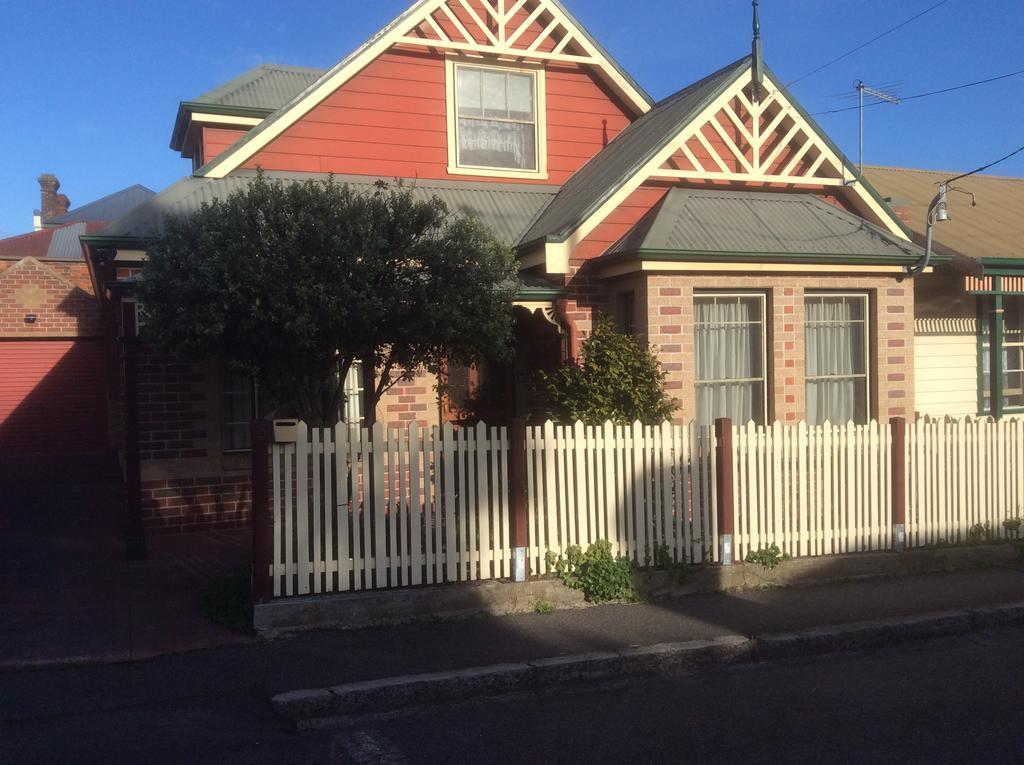 City Townhouse Walking Distance To City Launceston Extérieur photo